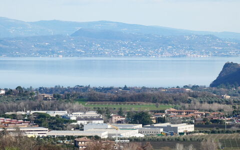 Villa Paradiso: Vand, Sky, Himmel, Vandressourcer, Daytime, Bjerg, Natur, Azure, Træ, Highland