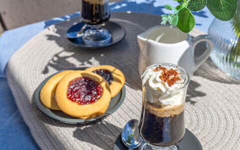 Suite Mareconero: Mad, Bordservice, Drinkware, Tallerkner, Bord, Ingrediens, Serveware, Drikke