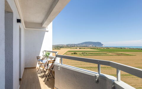 Suite Mareconero: Himmel, Daytime, Bygning, Plante, Azure, Træ, Veranda, Blomsterkrukke, Hegn, Hus