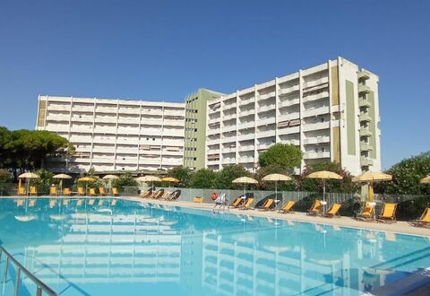 Suite Mareconero: Vand, Bygning, Ejendom, Svømmepøl, Himmel, Azure, Træ, Plante, Ejerlejlighed, Fritid