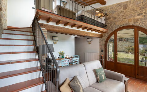 Villa Ida: Ejendom, Couch, Bygning, Vindue, Træ, Indretning, Trappe, Etage, Stue, Hus