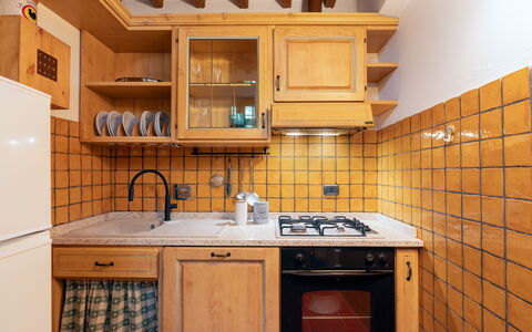 Villa Ida: Cabinetry, Countertop, Køkkenvask, Håndvask, Tap, Ejendom, Bygning, Møbel, Køkken, Sanitærarmatur