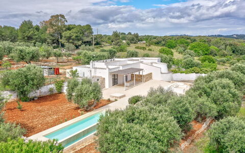 Villa La Selva: Sky, Himmel, Plante, Ejendom, Vindue, Bygning, Træ, Land Lot, Hus, Landdistrikt