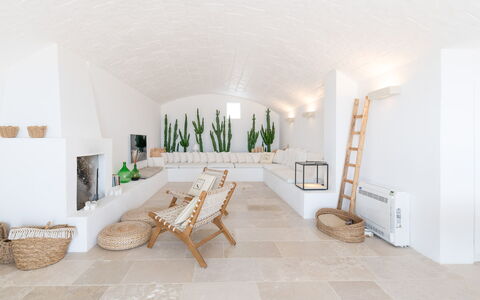 Villa La Selva: Couch, Plante, Indretning, Stue, Gulvbelægning, Bygning, Etage, Træ, Komfort, Loft