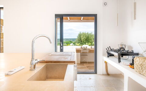 Villa La Selva: Tap, Møbel, Sanitærarmatur, Håndvask, Countertop, Træ, Køkken, Gulvbelægning, Etage