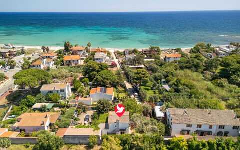 Sant'Andrea: Vand, Himmel, Plante, Azure, Strand, Coastal Og Oceaniske Landskabsformer, Naturlige Landskab, Terræn, Horisont, Sø