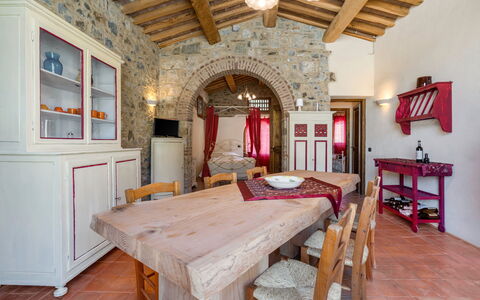 Le Fonti Apartments With Ac Near Siena: Billedramme, Møbel, Ejendom, Bord, Træ, Indretning, Arkitektur, Dekoration, Etage, Hal
