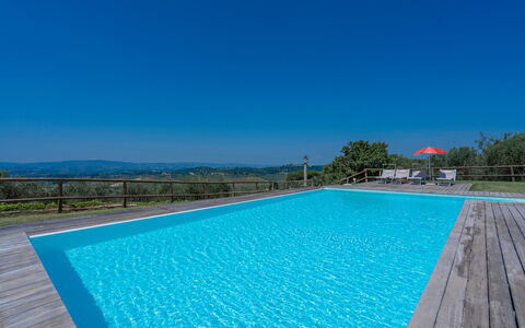 Le Fonti Apartments With Ac Near Siena: Vand, Himmel, Ejendom, Plante, Svømmepøl, Azure, Rektangel, Bygning, Krop Af Vand, Træ