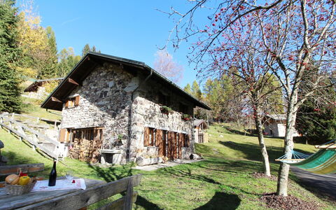 Baita a Pieve Tesino Mountain And Lake: Plante, Himmel, Bygning, Grøn, Træ, Naturlige Landskab, Græs, Land Lot, Hus, Sommerhus