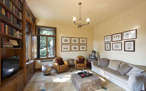 Villa Paola In Padova With Ac: Ejendom, Couch, Træ, Indretning, Belysning, Bygning, Arkitektur, Hylde, Stue