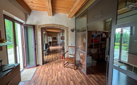 Villa Gelso: Billedramme, Træ, Hal, Vindue, Etage, Gulvbelægning, Veranda, Ejendom, Stue