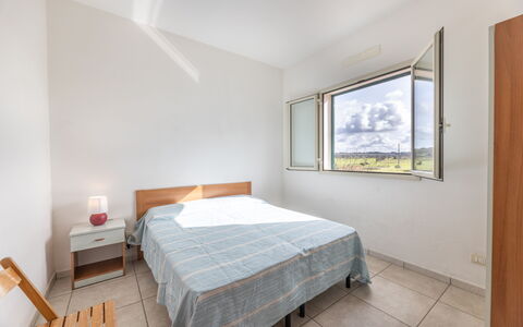 Andromeda Apartment In Gallipoli: Møbel, Ejendom, Bygning, Komfort, Træ, Textile, Bed Frame, Vindue, Indretning