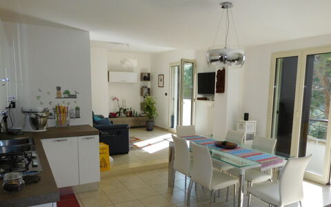 Loft San Giovanni in Gallipoli: Møbel, Bord, Bygning, Plante, Stueplante, Cabinetry, Indretning, Træ, Stol, Køkken