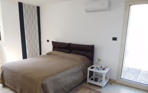 Loft San Giovanni in Gallipoli: Ejendom, Møbel, Bygning, Komfort, Vindue, Azure, Træ, Textile, Skygge