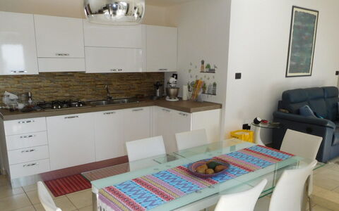 Loft San Giovanni in Gallipoli: Cabinetry, Ejendom, Countertop, Møbel, Tap, Håndvask, Køkkenvask, Indretning, Billedramme, Couch