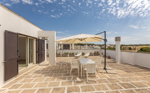 Loft San Giovanni in Gallipoli: Gulvbelægning, Etage, Flise, Flise, Design, Stol, Stueplante, Køkken & Spisebord, Gårdsplads