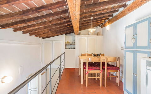 Belle Donne Apartment, Tornabuoni, Florence, Wifi: Ejendom, Vindue, Træ, Indretning, Arkitektur, Bord, Dør, Cabinetry, Bejdse, Gulvbelægning