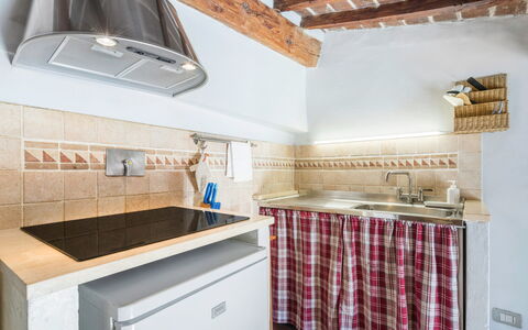 Belle Donne Apartment, Tornabuoni, Florence, Wifi: Cabinetry, Ejendom, Tap, Countertop, Produkt, Sanitærarmatur, Bygning, Køkken, Håndvask, Træ