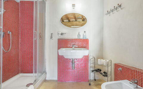 Belle Donne Apartment, Tornabuoni, Florence, Wifi: Tap, Sanitærarmatur, Ejendom, Håndvask, Bygning, Badeværelsesvask, Purple, Indretning, Badeværelse, Træ