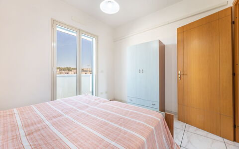 Apartment Balcony Sea View - Gallipoli: Møbel, Ejendom, Bygning, Træ, Vindue, Indretning, Komfort, Etage, Gulvbelægning