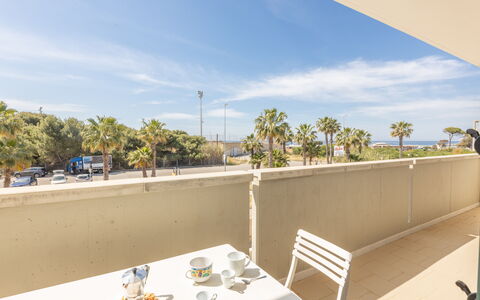 Apartment Balcony Sea View - Gallipoli: Himmel, Sky, Møbel, Ejendom, Bord, Bordservice, Træ, Stol, Skygge, Arkitektur