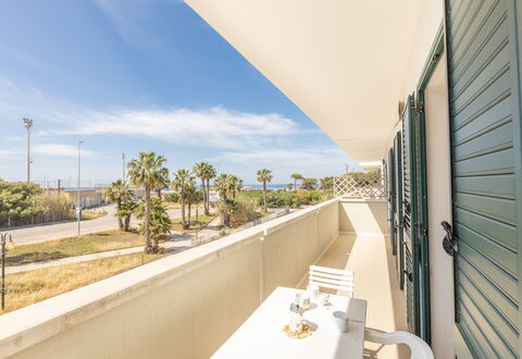 Apartment Balcony Sea View - Gallipoli: Himmel, Sky, Ejendom, Plante, Bygning, Skygge, Træ, Hus, Ejendom, Arecales