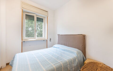 Apartment Living In Baia Verde - Gallipoli: Møbel, Bygning, Vindue, Komfort, Azure, Træ, Textile, Skygge, Seng