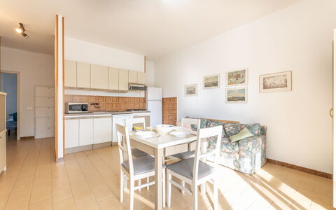 Apartment Living In Baia Verde - Gallipoli: Møbel, Bord, Cabinetry, Bygning, Billedramme, Træ, Indretning, Hus, Gulvbelægning, Stue