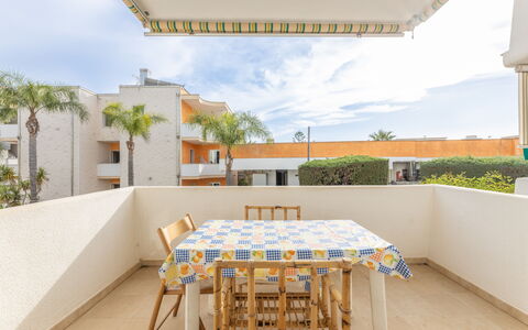 Apartment Living In Baia Verde - Gallipoli: Himmel, Bord, Sky, Ejendom, Bygning, Azure, Stol, Skygge, Indretning, Arkitektur