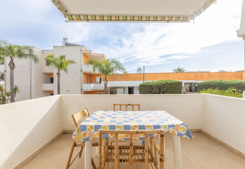 Apartment Living In Baia Verde - Gallipoli: Himmel, Bord, Sky, Ejendom, Bygning, Azure, Stol, Skygge, Indretning, Arkitektur