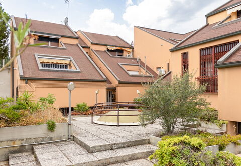 Fano Suite Apartment: Plante, Himmel, Bygning, Ejendom, Vindue, Sky, Hus, Land Lot, Arkitektur, Urban Design