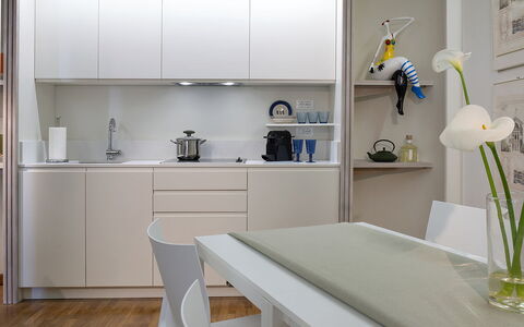Boheme With Beach & Breakfast Included: Ejendom, Møbel, Cabinetry, Hvid, Bord, Indretning, Plante, Reoler, Blomst