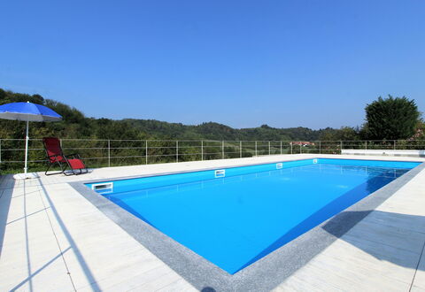 La Casa Dei Nonni, House With Private Pool, Torino: Vand, Himmel, Bygning, Ejendom, Svømmepøl, Azure, Rektangel, Træ, Hus, Udendørs Møbler