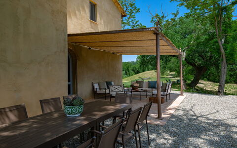 Villa Aiale: Træ, Udendørs Møbler, Møbel, Skygge, Udendørs Struktur, Udendørs Bord, Stol, Gårdhave, Have, Pergola
