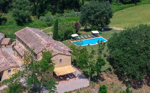 Villa Aiale: Svømmepøl, Udvej, Estate, Eco Hotel, Sommerhus, Hacienda, Stuehus, Villa, Have, Backyard