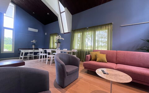 Villapronti: Møbel, Ejendom, Bord, Komfort, Indretning, Couch, Gulvbelægning, Bygning, Etage, Stue