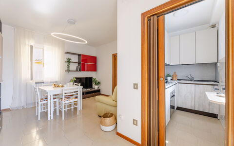 Loreto Suite Apartment: Møbel, Ejendom, Bygning, Billedramme, Træ, Indretning, Stueplante, Etage, Gulvbelægning