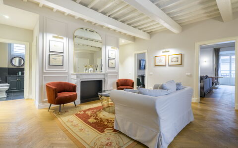 Albizi Penthouse Luxury Apartment In Florence By P: Billedramme, Ejendom, Møbel, Komfort, Træ, Indretning, Bygning, Gulvbelægning, Etage, Væg