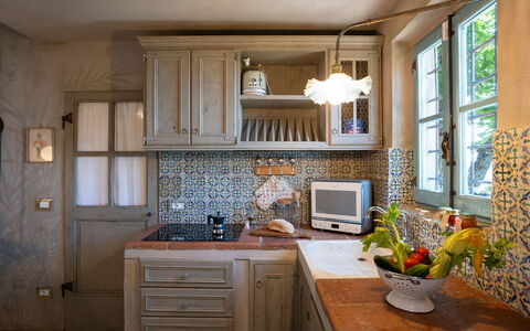 La Casa Sul Forte: Møbel, Cabinetry, Ejendom, Countertop, Bord, Køkken, Træ, Køkken Apparat, Vindue, Bygning