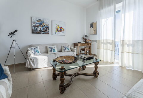 Breath-taking Portofino Promontory Seaview: Møbel, Indretning, Gulvbelægning, Etage, Loft, Træ, Værelse, Couch, Stue, Bord