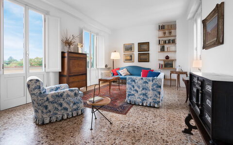 Orto Botanico Apartment With Terrace And Dome View: Billedramme, Møbel, Vindue, Bord, Azure, Træ, Cabinetry, Skuffe, Stue, Indretning