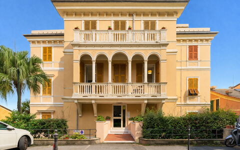 Casa con Accesso Privato al Mare, Parcheggio, Bogl: Daytime, Bygning, Væg, Vindue, Facade, Boligområde, Hjem, Arkitektur, Hus, Altan