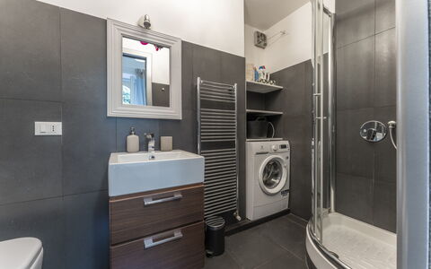 Casa con Accesso Privato al Mare, Parcheggio, Bogl: Gulvbelægning, Sanitærarmatur, Indretning, Etage, Badeværelse, Badeværelsesskab, Håndvask, Toilet, Tap, Vvs