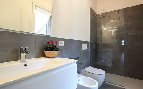 Casa Delle Eriche, Colli Euganei, Pool, Wifi: Badeværelse, Sanitærarmatur, Gulvbelægning, Etage, Indretning, Badeværelsesvask, Håndvask, Tap, Toilet, Vvs