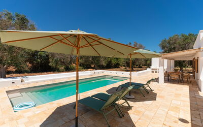 Villa Jolie: Udendørs Møbler, Svømmepøl, Møbel, Paraply, Skygge, Stol, Udvej, Eco Hotel, Design, Landscaping