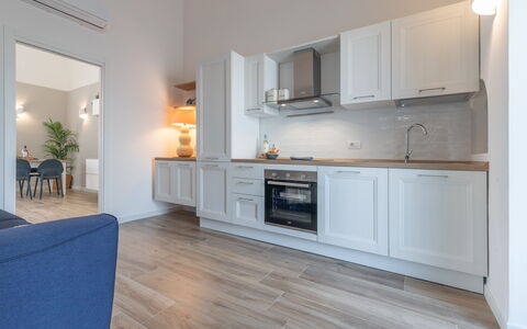 Sospiri Sul Mare: Cabinetry, Countertop, Ejendom, Møbel, Bygning, Køkken, Træ, Stueplante, Komfur, Plante