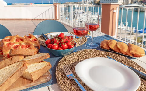 Sospiri Sul Mare: Mad, Bordservice, Tallerkner, Bord, Plade, Serveware, Ingrediens, Dug, Køkken