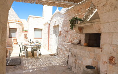 Country Trullo Rosso With Jacuzzi Alberobello