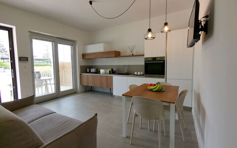 Apartments In Villa Selva, Locorotondo, Puglia: Bord, Møbel, Cabinetry, Vindue, Bygning, Plante, Træ, Countertop, Arkitektur, Indretning