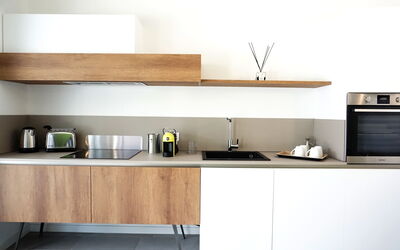 Apartment Selva 1: Cabinetry, Ejendom, Møbel, Countertop, Køkken, Husholdningsapparat, Bygning, Køkkenvask, Tap, Træ